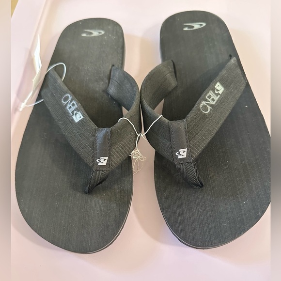 NWT. Men’s Size 10 ONeil Black Flip Flops with Logo - Picture 1 of 7